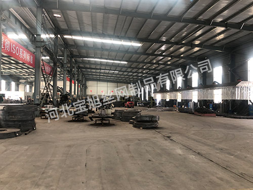 鋼格板人工焊接車(chē)間.jpg